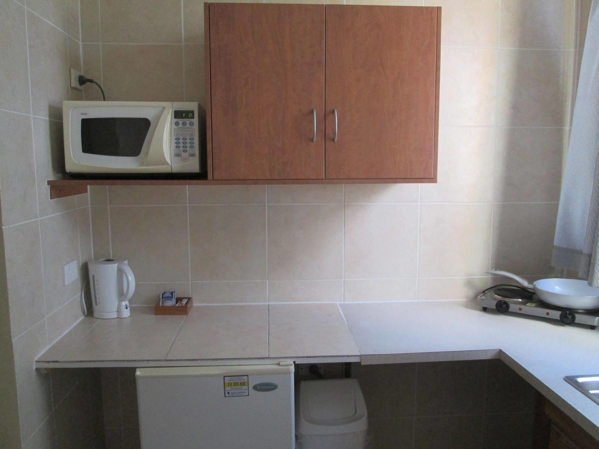Tower Court Motel - Adults Only Haven Херви-Бэй Экстерьер фото